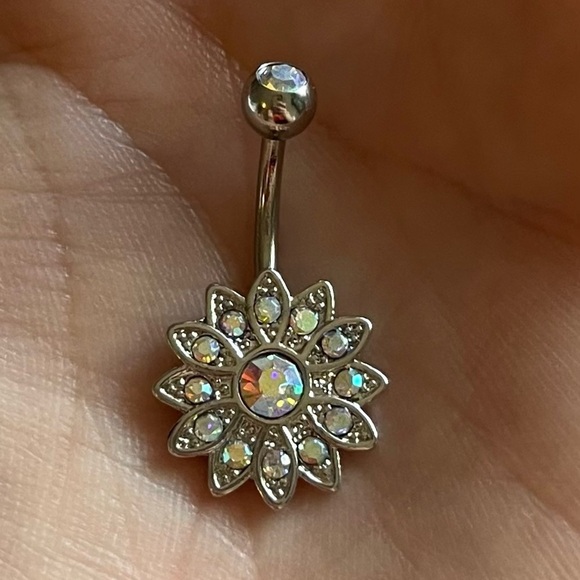 NWT 14G 316L Stainless Steal Flower Diamond Belly Button Ring - Hypoallergenic - Picture 3 of 6
